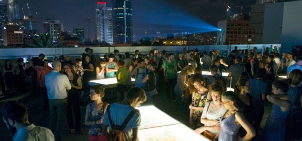 עיצוב על הגג: בוגרי המחלקה לתקשורת חזותית הציגו את פרויקטי הגמר שלהם באירוע פופ-אפ ייחודי