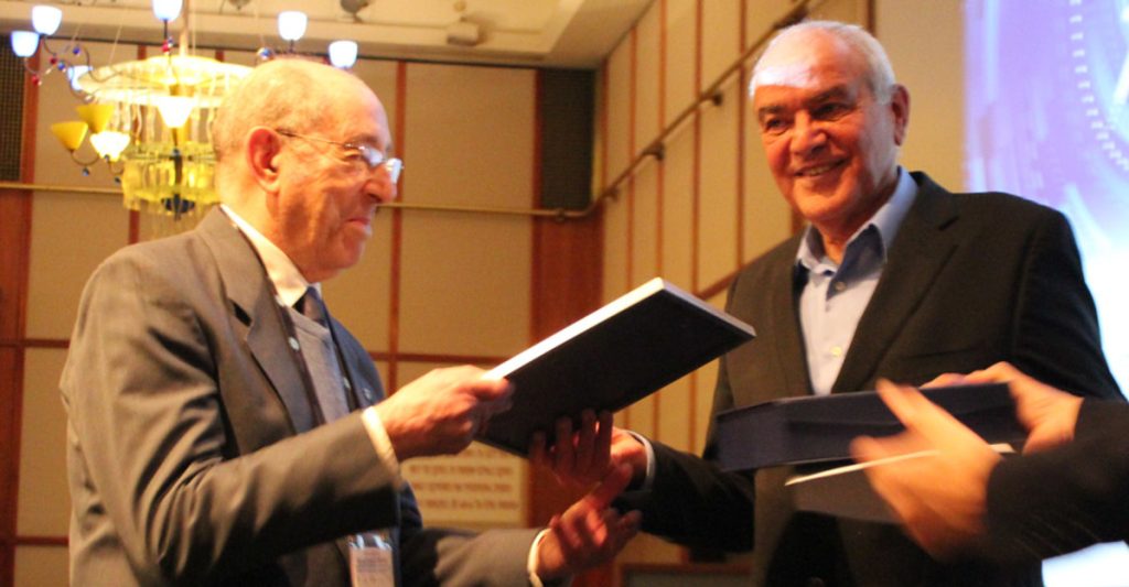 פרס מפעל חיים מטעם האקדמיה הוענק לפרופ' ראובן קרני – ראש התוכנית לתואר שני בהנדסת תעשייה וניהול – על פועלו וResearchו