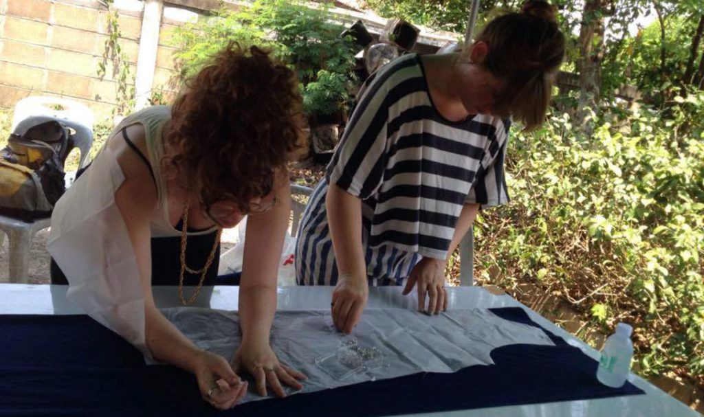 בין מזרח למערב: משלחת מהמחלקה לעיצוב אופנה השתתפה בסיור בינלאומי ובסדנה מסורתית בצפון תאילנד