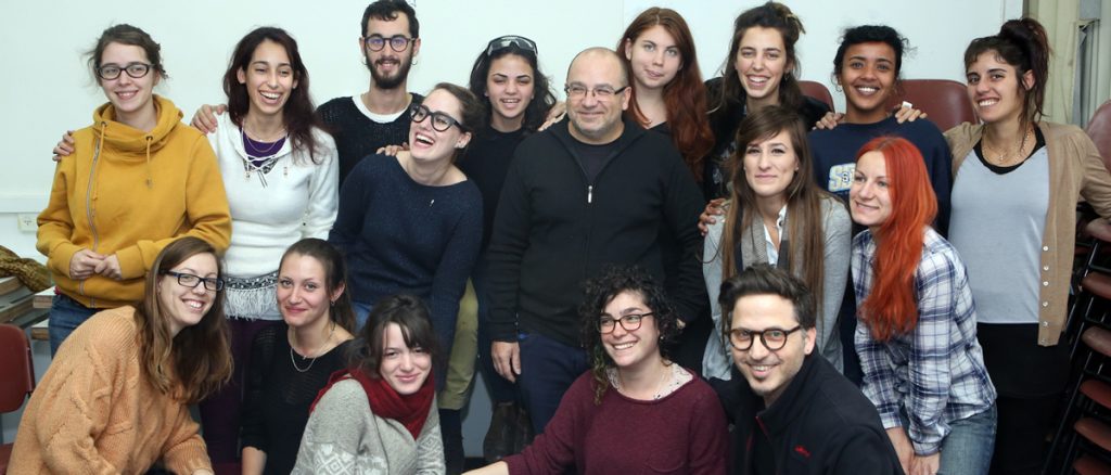 העולם שבפנים, העולם שבחוץ: סטודנטים לעיצוב תכשיטים השתתפו בסדנת אמן בינלאומית עם המעצב הספרדי חוואייר מונקלוס