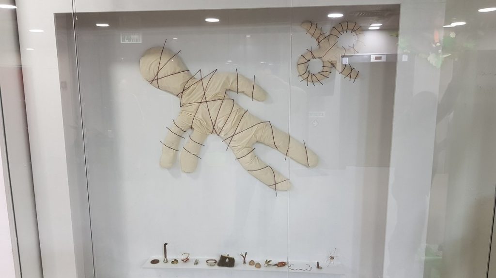 קורס עיצוב תצוגה תש"ף: חלון הראווה של רון שפירא