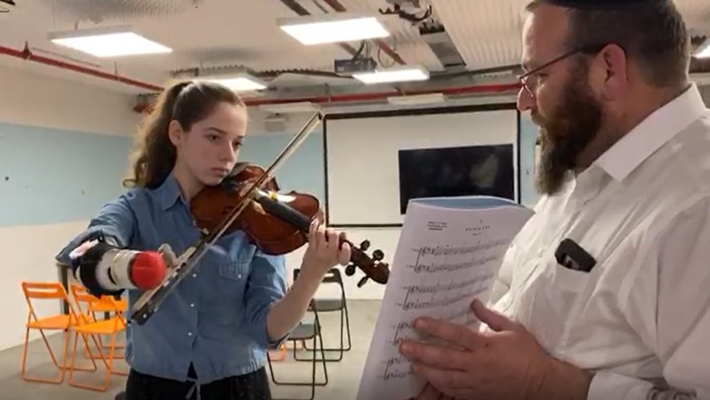 For under $60, teen gets prosthetic arm to play the violin