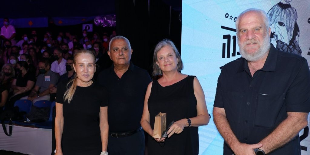 פרידה מפרופ יולי תמיר בתצוגת האופנה של שנקר