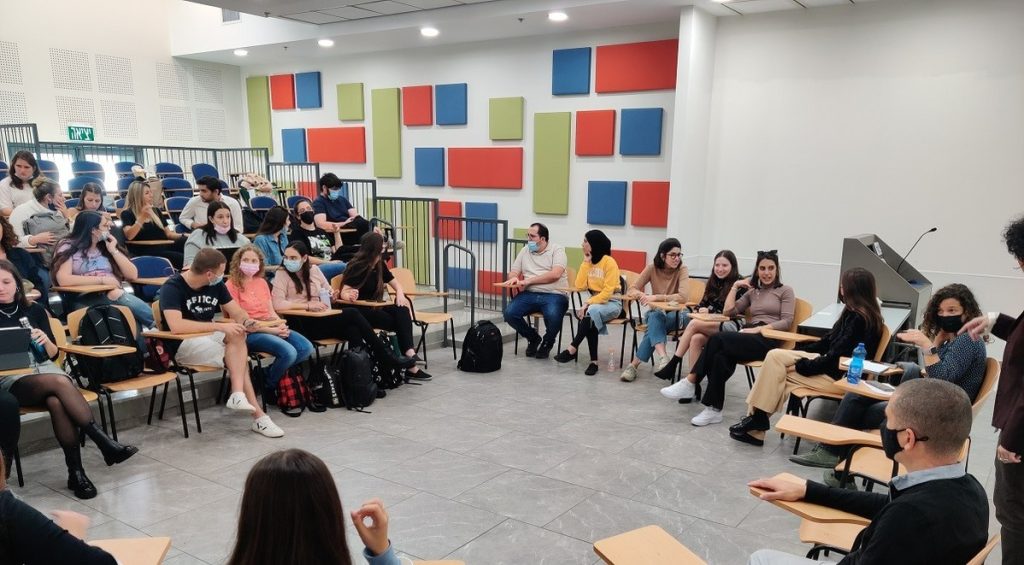 מפגש בין סטודנטים במחלקה לעיצוב פנים, מבנה וסביבה ומכללת לוינסקי