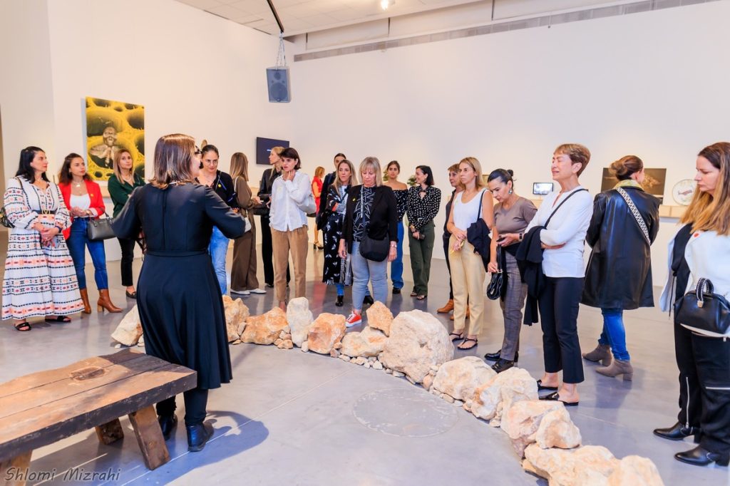 Shenkar Members Club members were invited to a private tour of the “If a Tree Falls in a Forest” exhibition, guided by its curator, Dr. Irena Gordon, and artist Aviv Greenberg – a graduate of the Multidisciplinary Art School