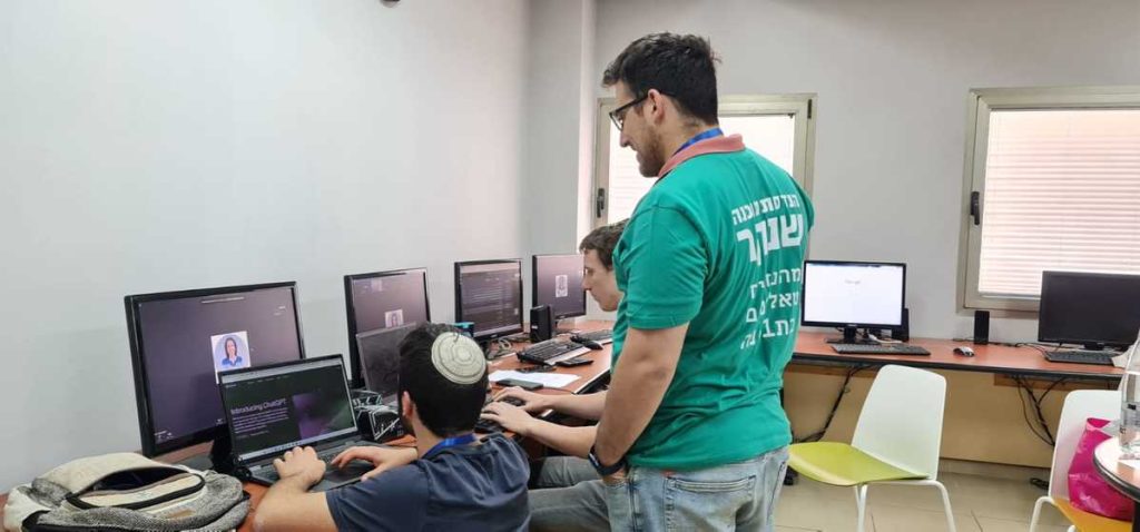 סטודנטים מהמחלקה להנדסת תוכנה בשנקר ליוו תלמידים בהאקתון בורסת החדשנות לזכרו של ברק חורי ז"ל