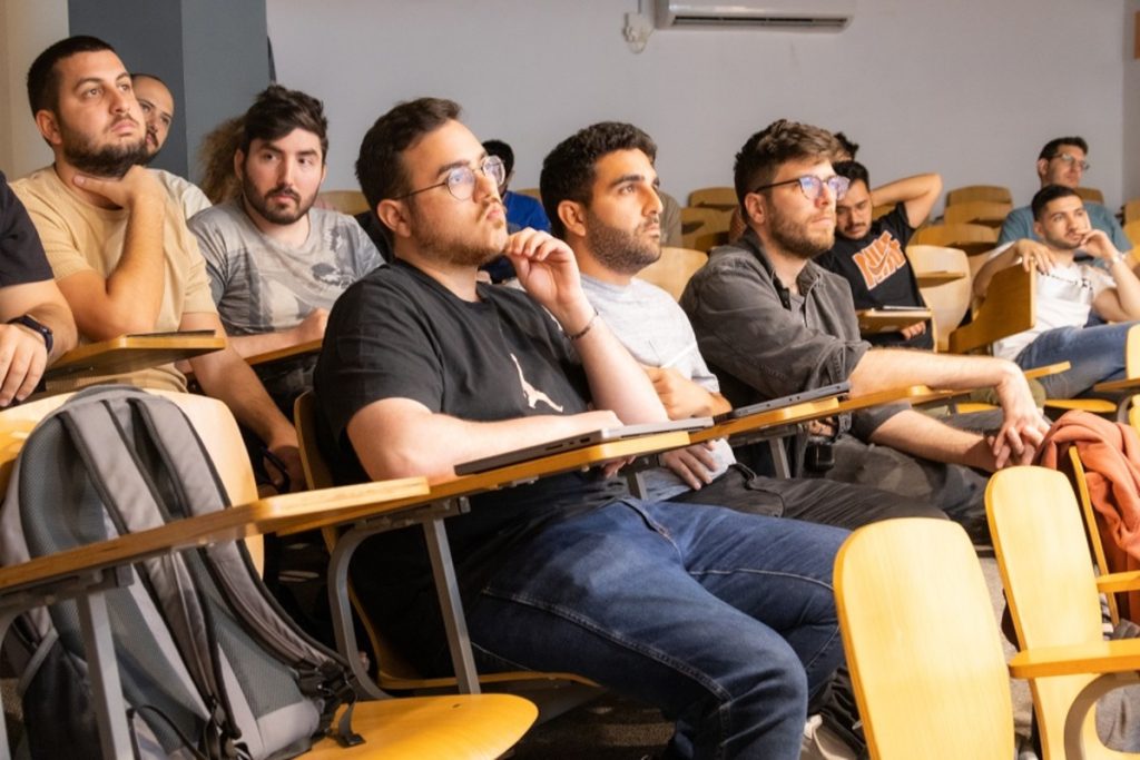 הבמה המרכזית למחקר ופיתוח במחלקה להנדסת תוכנה