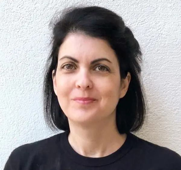 תמונת פורטרט של מירב שמי פרץ, מרצה במחלקה לעיצוב תעשייתי