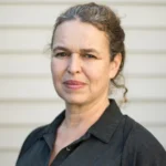 תמונת פורטרט של גלי כנעני, מרצה במחלקה לעיצוב טקסטיל