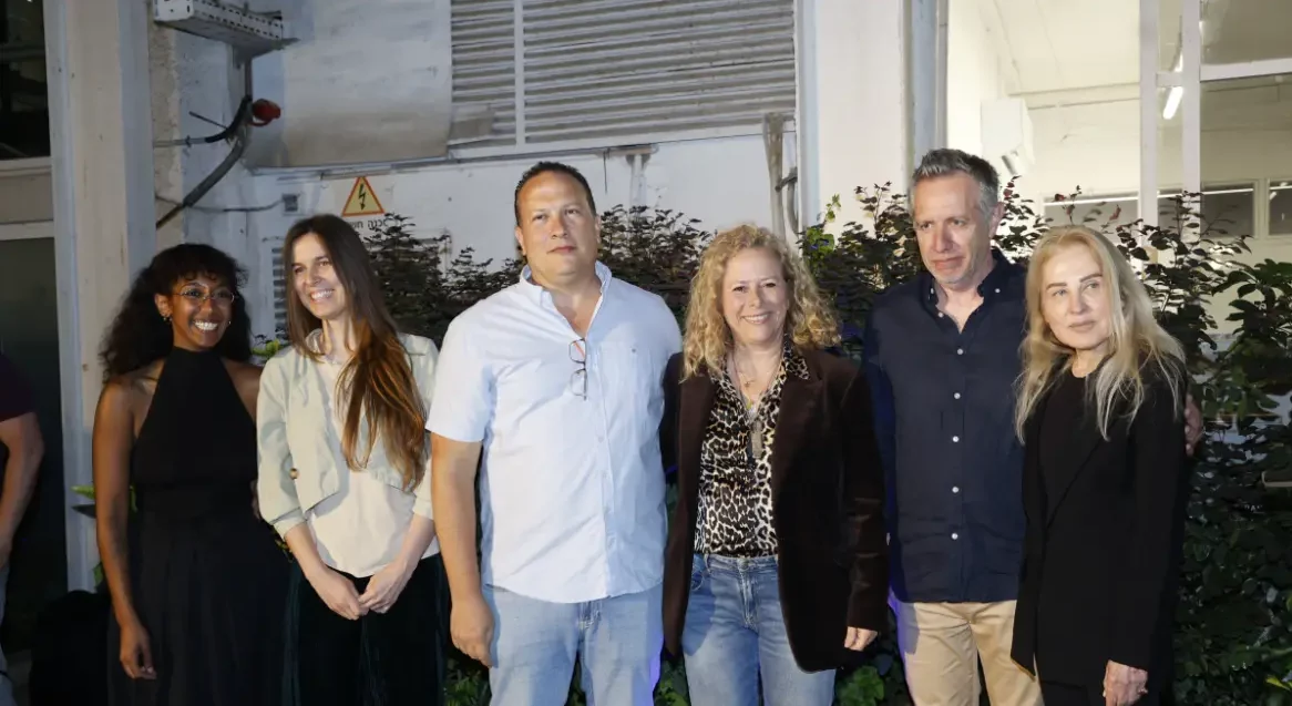 אירוע 55 שנה למחלקת טקסטיל. מימין לשמאל: אורית אפרתי יו"ר חבר הנאמני, מיקי קידר ראש המחלקה לעיצוב טקסטיל, איילת ויואב נחמיאס, אולגה גרינשקו וקארן יוסף