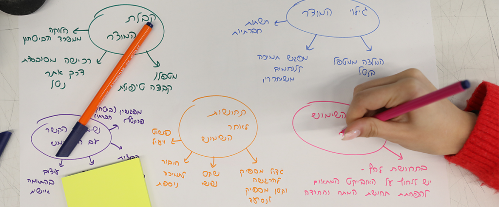 צובעים את הפציעה השקופה | כשמילים לא מספיקות: סטודנטים.ות במרקחה יצרו שפה חדשה להתמודדות עם טראומה נפשית