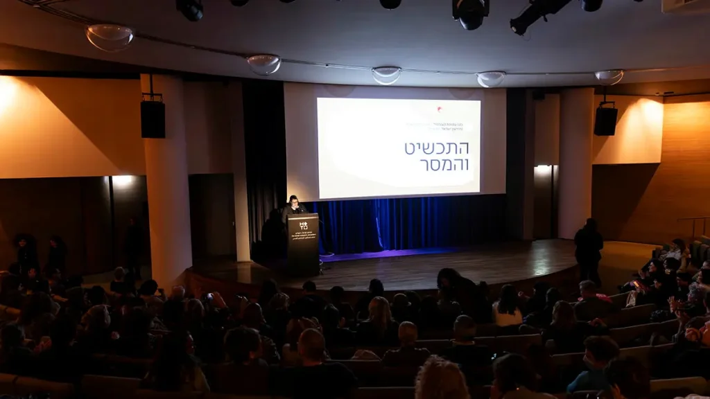 סגל  ובוגרות המחלקה לעיצוב תכשיטים בשנקר בכנס “התכשיט והמסר” במוזיאון ישראל